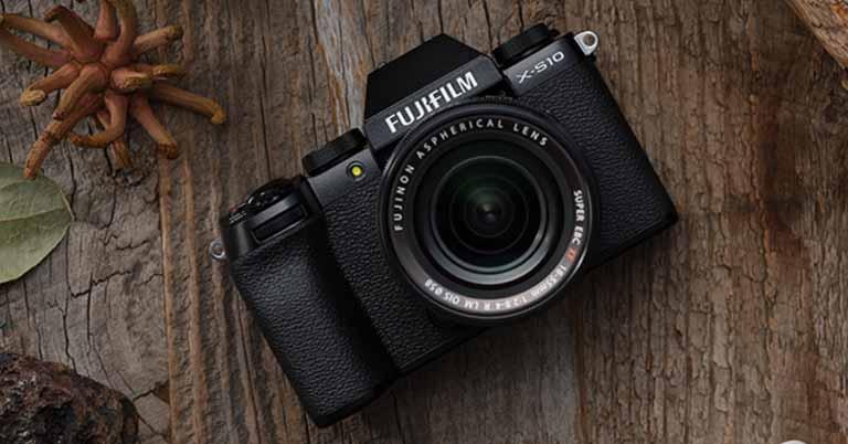 Fujifilm announces X-S10 mirrorless camera for first-time users