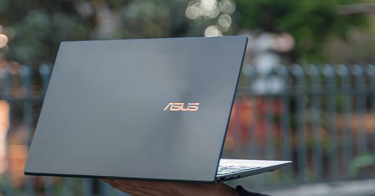 Asus ZenBook 14 UM425 Review: The Ryzen Renaissance