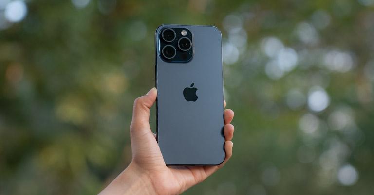 iPhone 15 Pro Max Review: Titanium, 5x Telephoto, USB-C, And What Else?