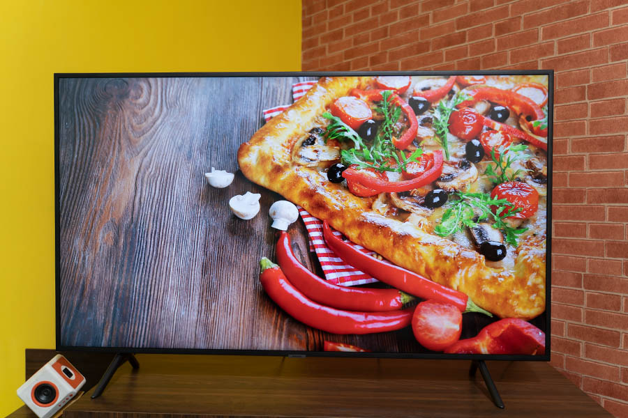 Samsung UA55RU7100R TV review design display