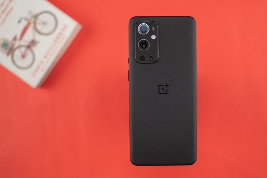 OnePlus 9 Pro - Design 1