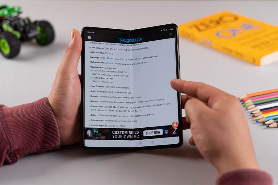 Samsung Galaxy Z Fold 3 Display and Design