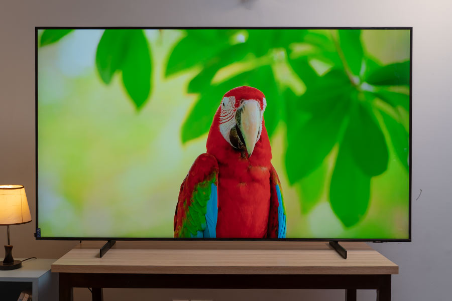 Samsung AU8000 75 4K TV Display