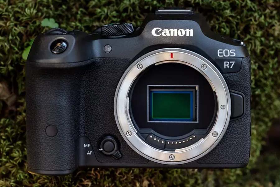 Canon EOS R7 Design