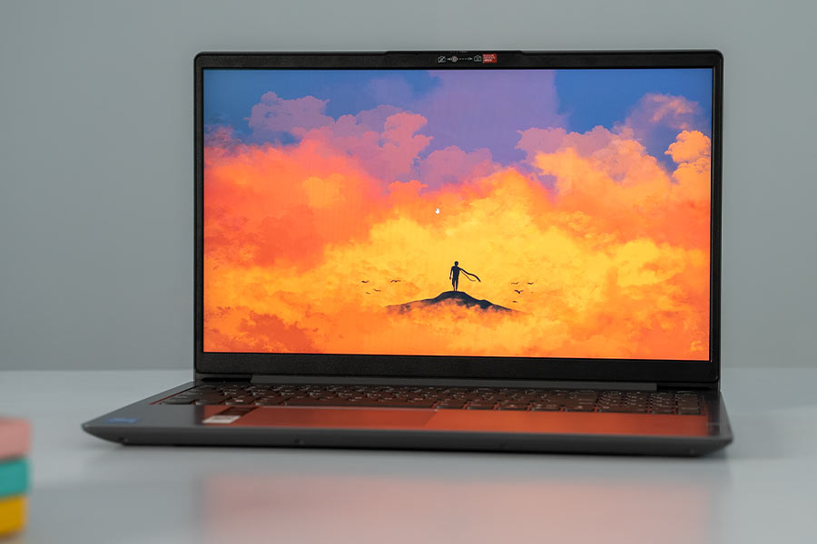 Lenovo IdeaPad 3 2022 - Display