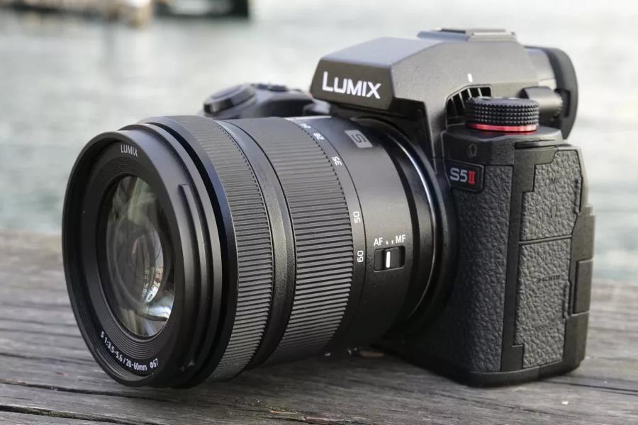 Panasonic Lumix S5IIX Design -2