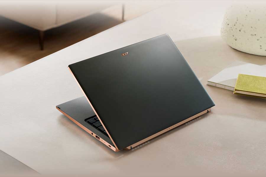 Acer Swift 5 2022 Lifestyle