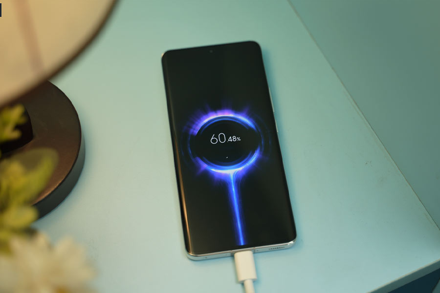 Xiaomi 13 Pro - Charging