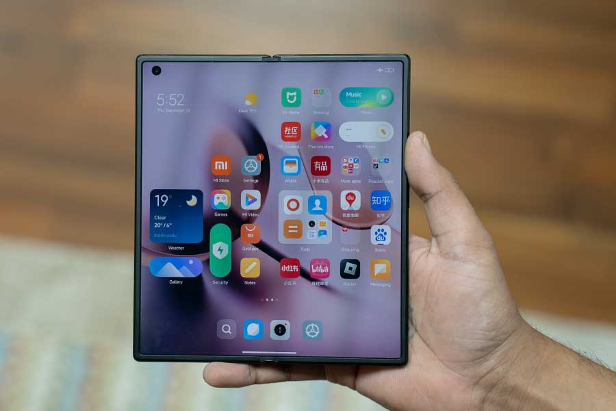 Xiaomi Mix Fold 3 - Main Display